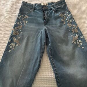 Abercrombie & Fitch Light Blue Wide-Leg Jeans with Cream Floral Embroidery